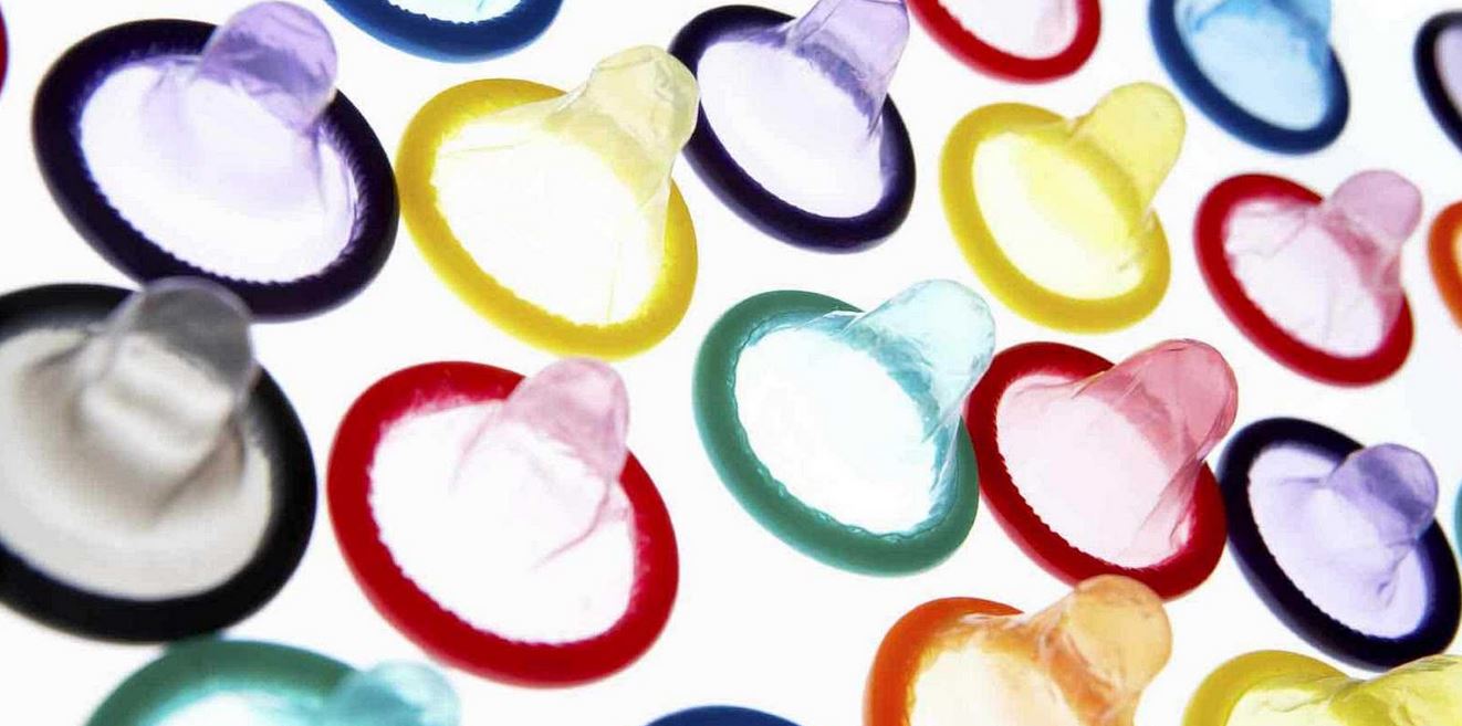 Prezerwatywy są dostępne w różnych zapachach, takich jak cynamon, mięta czy wiśnia