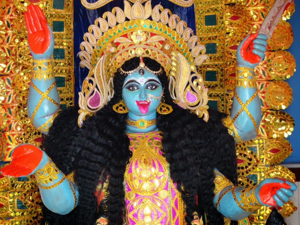 W starożytnej Indii dużym kultem cieszyła się bogini Kali, która była symbolem kobiecych organów płciowych oraz źródłem życia i największej rozkoszy