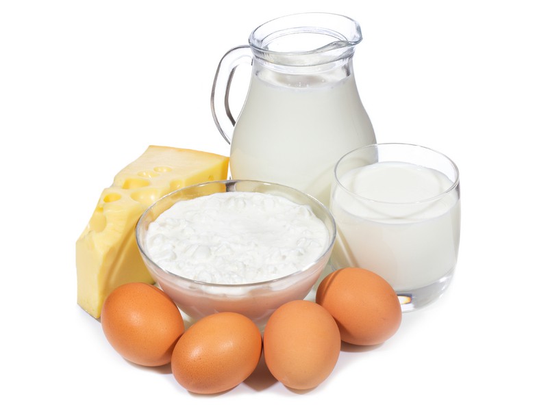 Mleko i przetwory mleczne powinny być stałym składnikiem naszego jadłospisu, należy je spożywać w ilości 2-3 porcji dziennie.