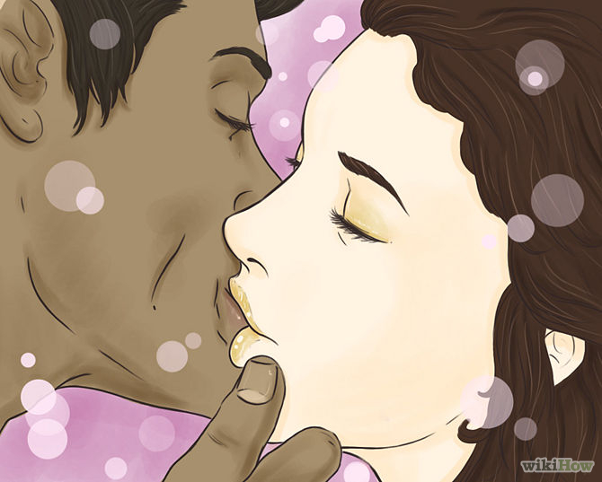 Jeśli pierwsze pocałunki poszły dobrze, spróbuj nadać im więcej uczucia. Usta można"układać" przeplatając wagi: Twoja, partnera, Twoja i znowu partnera. Źródło: WikiHow.